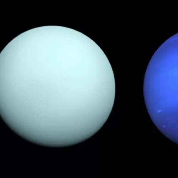 Lijevo je Uran a desno je Neptun