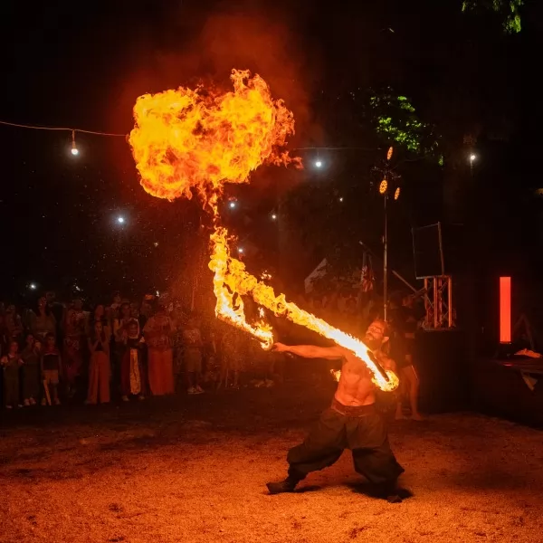Performans sa vatrom na festivalu VrhGora